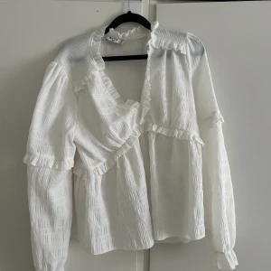 Blus - Fin blus från nakd som ej kommer till användning, perfekt till sommaren då den är tunn💗