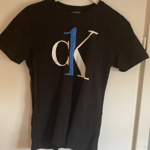 Calvin klein t-shirt  - Bra skick 