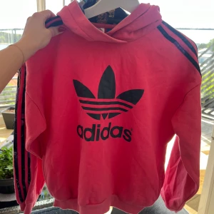 Adidas hoodie - Jättebra skick!🩷