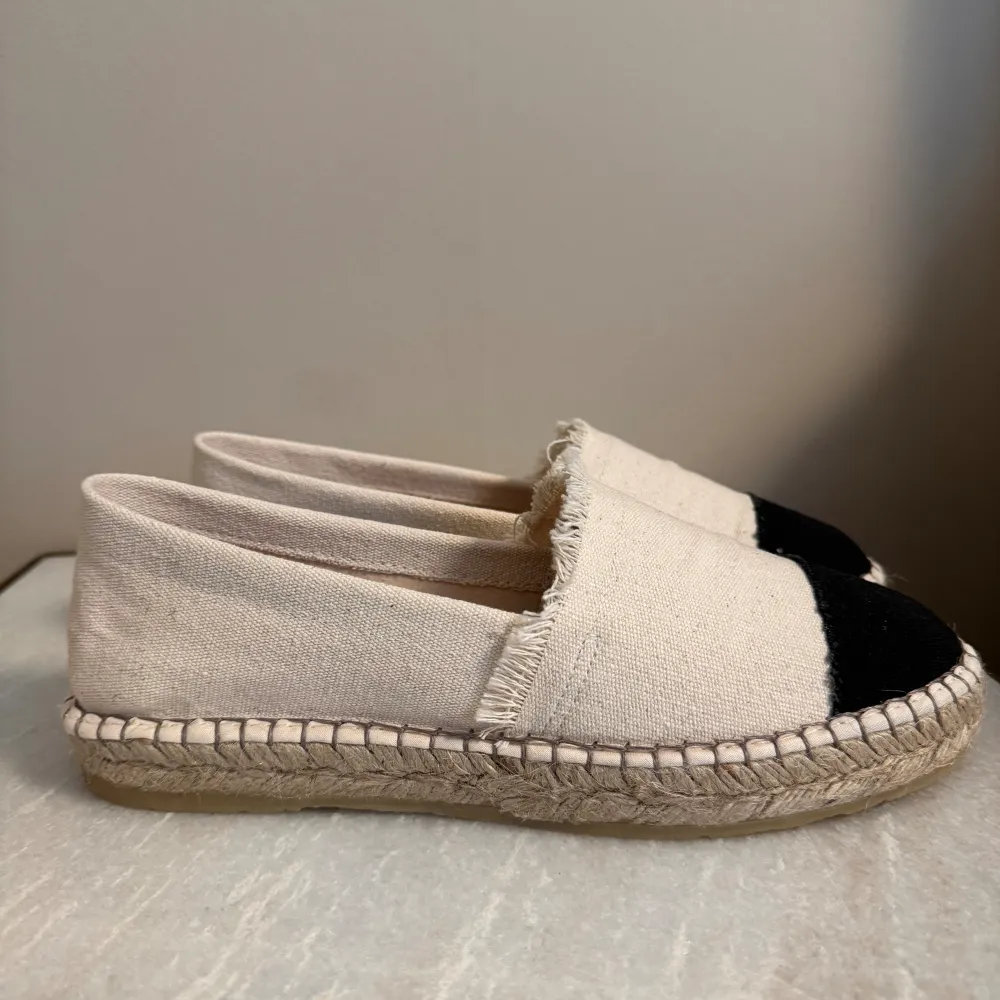 Helt nya Loafers från Pavement strl 39. Passar även strl 38.  Nypris: 1000 kr. Skor.