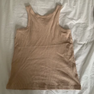 Beiget linne - Beiget linne från lager 157 aldrig använt, lite för stort fortfarande och kommer nog aldrig använda. Köpte jätte länge sen och vet inte vad det kostade när jag köpte det.