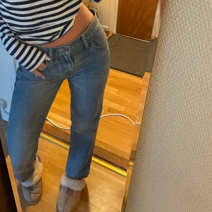 Levis Jeans - Levis 511, W 29 L 30. Såå snygga och i utmärkt skick. Inget slitage eller tecken på användning😍😍 hör av dig vid frågor eller funderingar💞