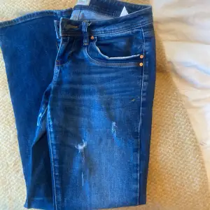 Ltb jeans i modellen valerie. Har mindre defekter men inget som syns. Säljer då de har blivit för små. Skriv för fler bilder. ❤️