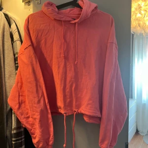 Hoodie - Rosa hoodie från BikBok i storlek M Fint skick