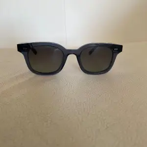Säljer dessa Chimi solglasögon som är i modellen 02, dessa är som nya och knappt använda