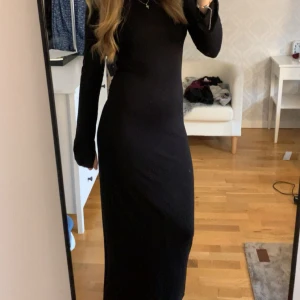 Långklänning  - Säljer nu min klänning som jag har använt 1 gång förra sommaren från Gina. Den är verkligen som ny skick. Köpt för 400 och säljer för 300