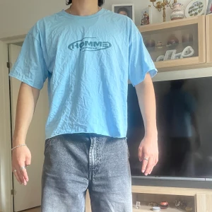 T-shirt - T-shirt från boohoo man kroppad 