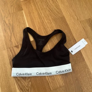 Oanvänd Calvin Klein topp storlek s  - Oanvänd  Svart  Prislapp kvar 