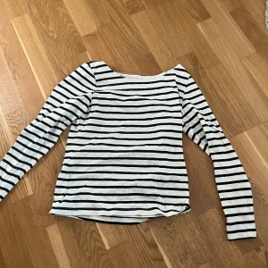 Svart/vit storlek S - Knappt använd 