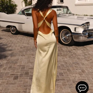 Balklänning - Säljer denna fina balklänning ifrån peppermayo. Den är endast testad. Säljer då jag inte riktigt passade i den, men den är annars superfin🩷Den kostade 1400kr med tull, därav säljer jag den för 1000kr