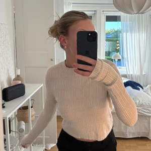 Topp - Säljer denna topp då den aldrig kommer till användning 🫶🏼