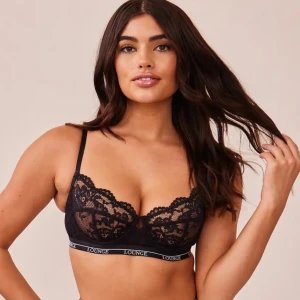 Loungeunderwear  - Säljer denna bh-n ifrån loungeunderwear då jag har dubbletter i storlek 75C Den är som ny då jag har en likadan som jag använder 