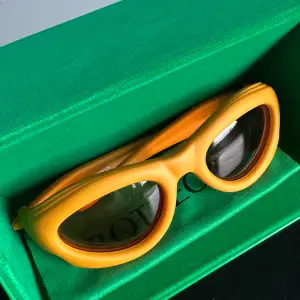 Super snygga solglasögon från Bottega Veneta. NYA 