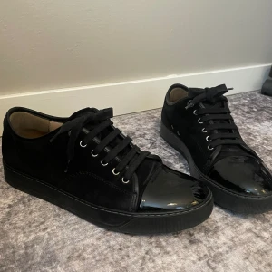 Lanvin - Ett par svarta lanvins i riktigt bra skick. Uk 6 i storlek. Tveka inte att skriva vid fundering.