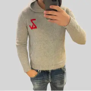 Tja! Säljer en Zadig & Voltaire hoodie | skicket är 9/10 inga defekter | storlek S modellen på bilden är ungefär 180 cm lång | vid frågor är de bara i höra av dig🙌