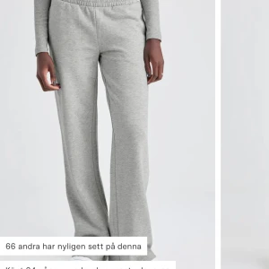 Mjukisbyxor (bikbok) - Säljer mina otroligt sköna mjukisbyxor från bikbok som är i väldigt bra skick då de endast används fåtal gånger. Säljer de då de är lite för korta på mig. De är i st M, men passar s minst lika bra! De köptes för 400 och säljs för 250. 