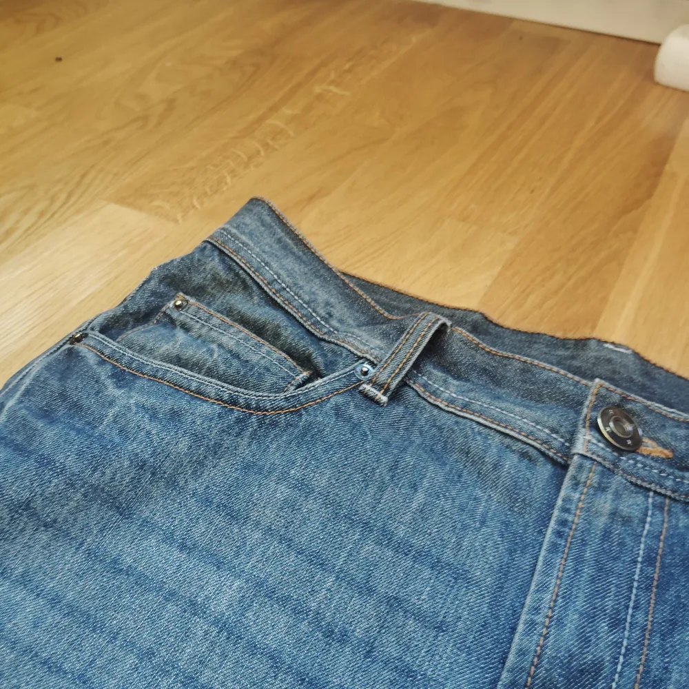 Säljer dessa baggy jeans i storlek w50 från märket Livergy i väldigt bra skick. Säljer de för att de är för stora och inte riktigt min stil . Jeans & Byxor.