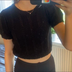 Stickad svart t shirt  - Svart stickad t shirt från hm i stl xs ✨