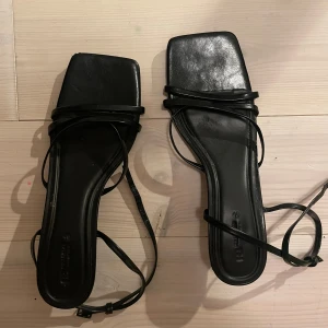 Klackskor - Super snygga och sofistikerade klackskor, passar till allt. De är väldigt bekväma vilket är ett stort plus🩷använda en gång 