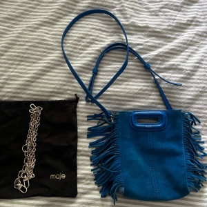 Maje väska, cobolt blå - Säljer nu min maje väska som tyvärr inte  kommer till användning. Väskan är i fint skick.