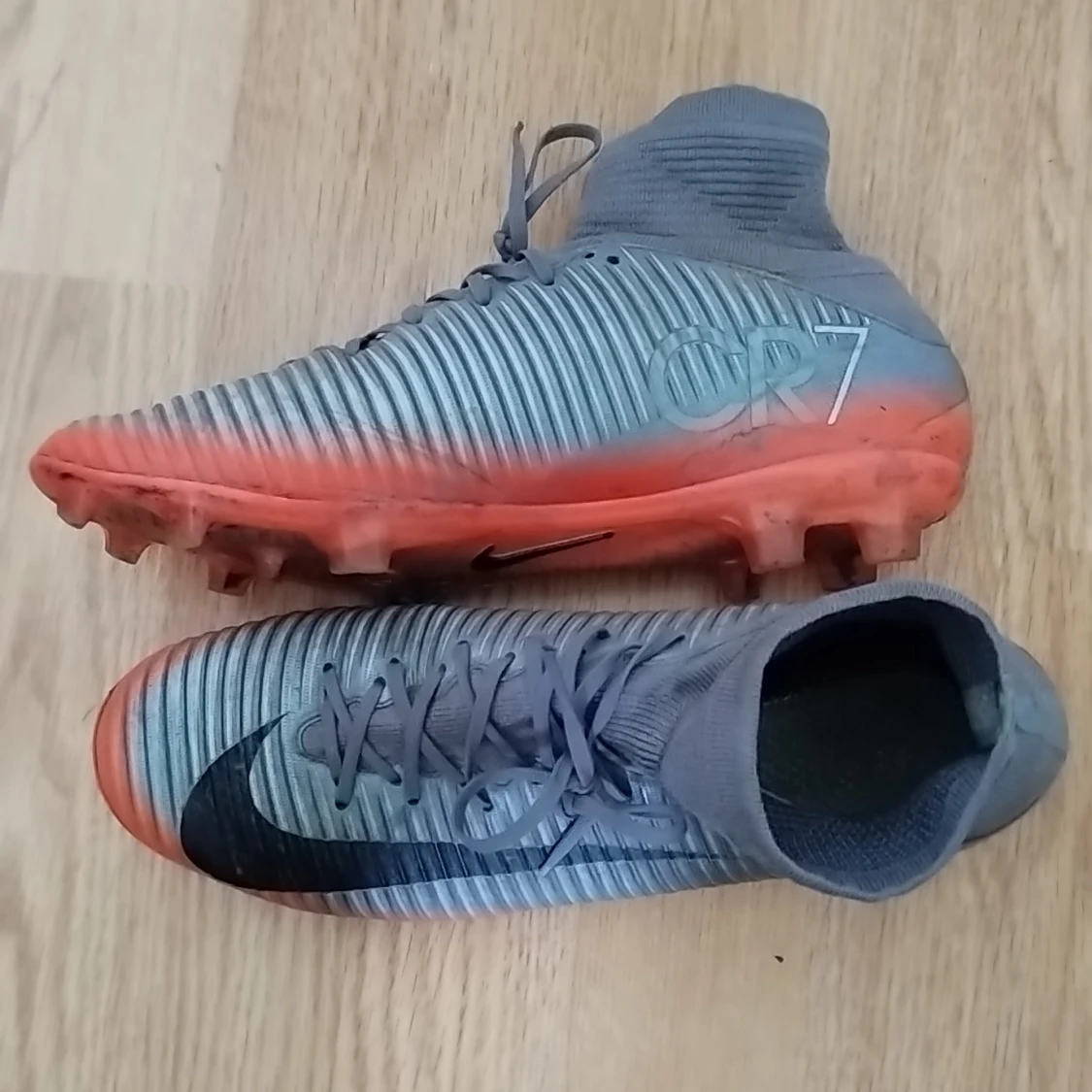 Cr7 boots Nike  - 90