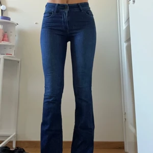 REPLAY bootcut/flare jeans - superfina bootcut/flare jeans från REPLAY, köptes för ca 1000kr. är 178cm lång o de passar precis i längden! de är i väldigt bra skick!!! pris kan diskuteras💘💘💘