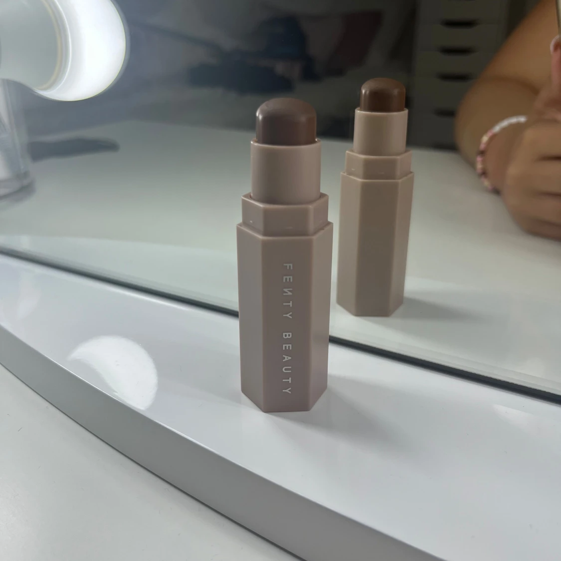 Fenty Beauty contour stick - 90