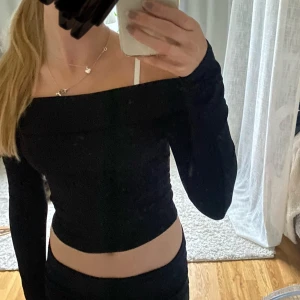 Off shoulder tröja  - Kontakta för mer info eller vid köp 💕