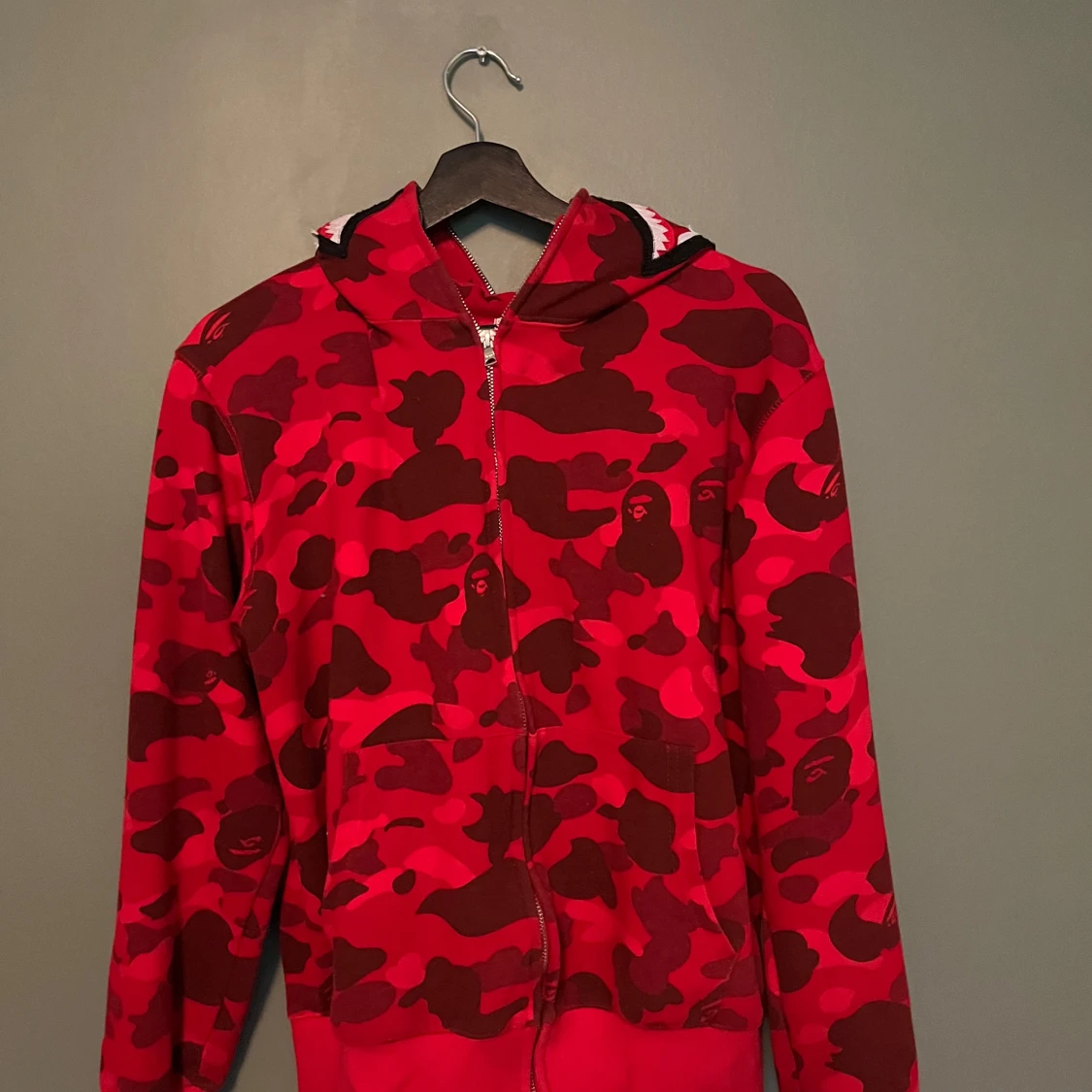 Bape zip up hoodie röd