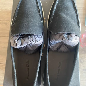  Massimo dutti loafers - Aldrig använda skick:10/10 Storlek EU 44 Original pris 1199