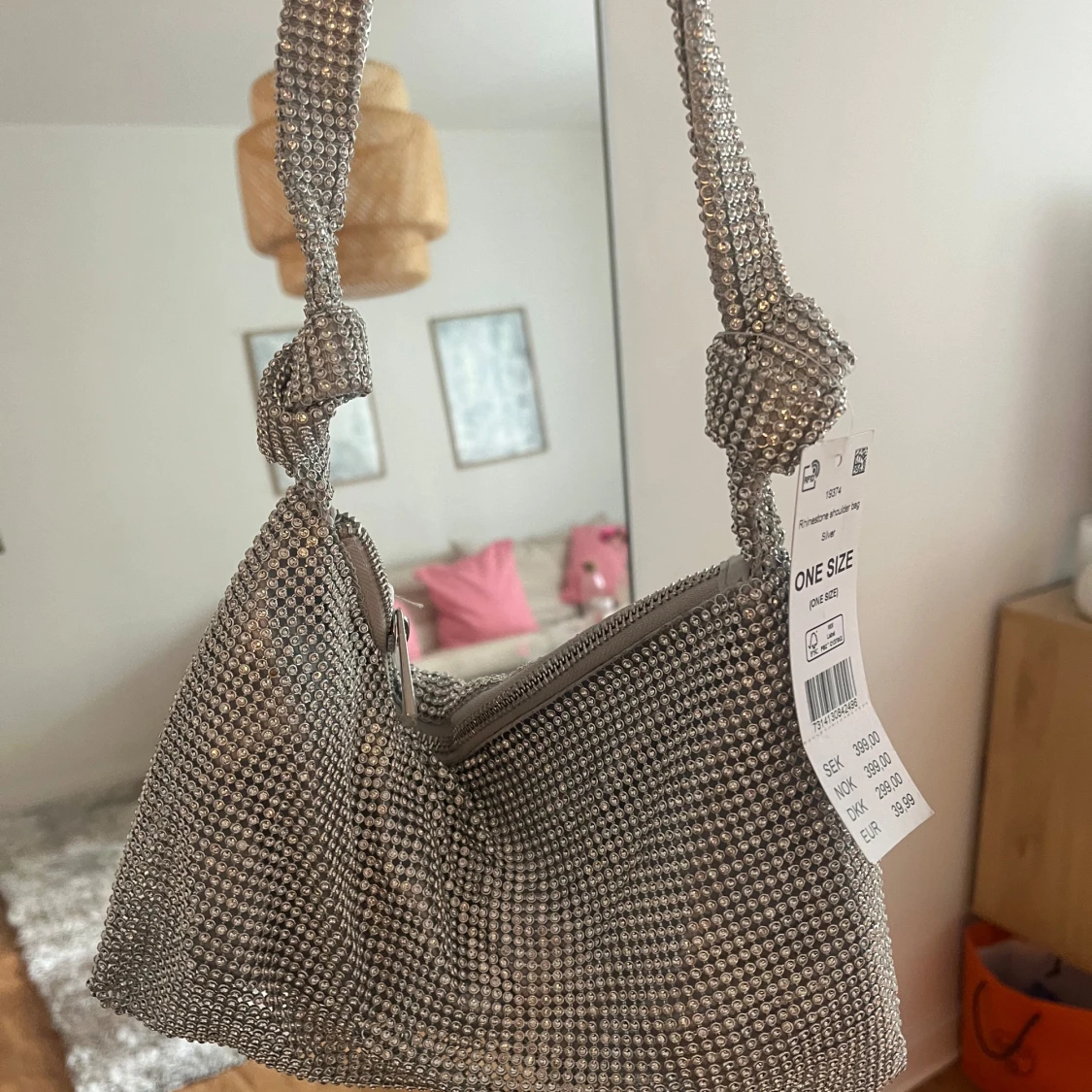 Säljer denna super fina glitter väska