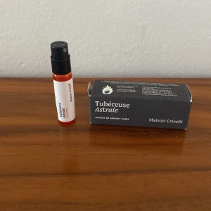 Maison crivelli sample - Tja säljer en parfym sample från masion crivelli(1,5ml