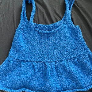 Blå stickad topp - En superfin blå stickad topp ifrån zara💙