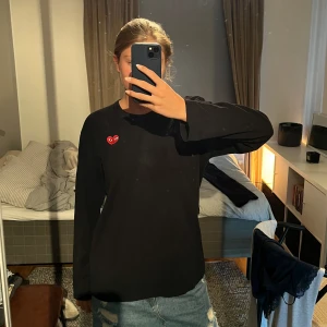 Tröja från Comme des garcons - Najs svart tröja från Comme des garcons !