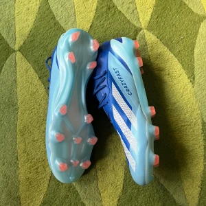 Adidas fotbollskor - Adidas fotbollskor blåa crazyfast, oanvända, storlek 44. Ingen box eller påse. 10/10 skick😁👍🏽