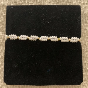 Pärlarmband  - Hemmagjort pärlarmband  Aldrig använt 