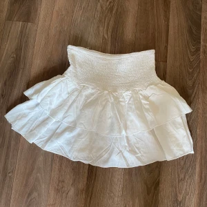 vit volang kjol - vit volang kjol