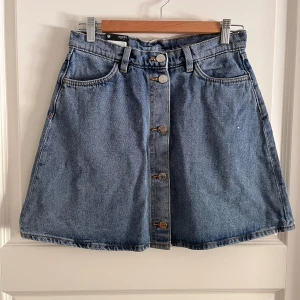 Monki mini skirt - 100% cotton - Never used it ✨ 100% cotton