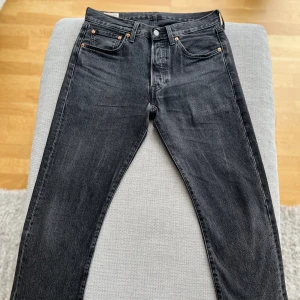 Levi’s jeans - Model 501, storlek W 31, L 32. Stone washed black, väldigt bra skick.