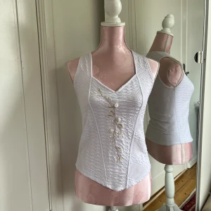 Topp - Topp med detaljer🤍