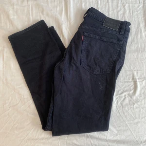 Straight svarta Levi’s jeans - Straight snygga Levis jeans