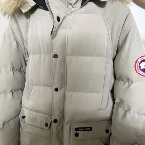 Canada goose wyndham down jacket - Ny, drygt använd 2/3 gånger bra skick ingen skada, äkta