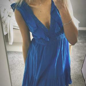 Helt oanvänd blå klänning från Calzedonia💙köppt för 439kr
