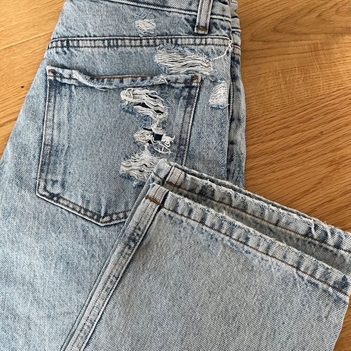 Trasiga jeans medelhög midja - 90