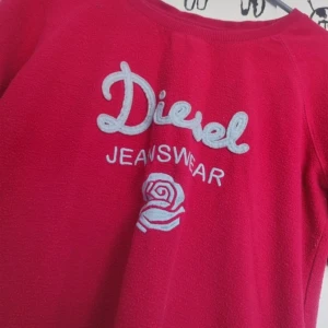 Diesel vintage - Röd vintage tröja med puffärmar. 