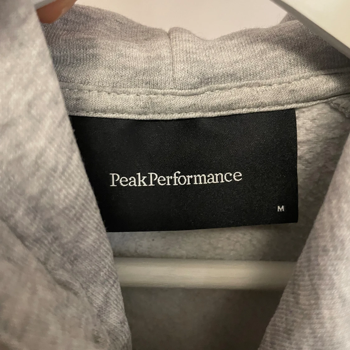 Fin ziphoodie från peak performance  - 92