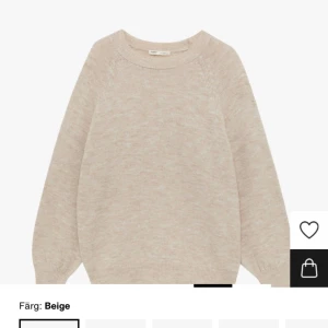 Stickad tröja begie  - Stickad tröja ifrån pull and bear! Använt max 3 gånger och är då i nyskick💕skriv gärna för fler bilder!