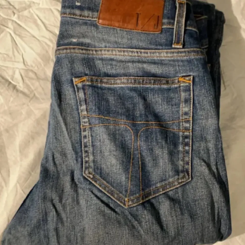 Knappt använde, sjukt snygga jeans, priset inte i hugget komm  för flera frågor💯💯. Jeans & Byxor.