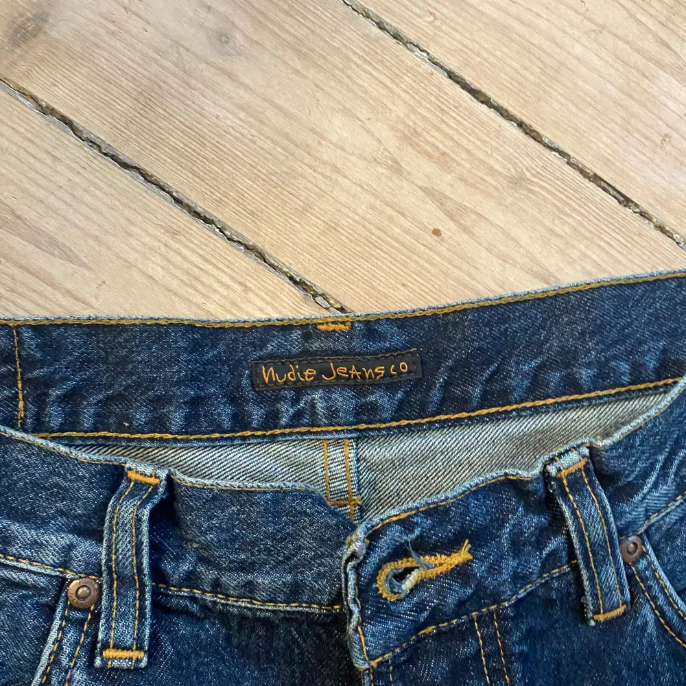 Oanvända nudie jeans i modellen steady eddie, nypris 1600, storlek 36/32. Jeans & Byxor.