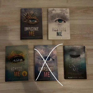 Shatter me - Alla böcker är i perfekt skick, bara Ignite me som har vikt sig, därav säljer jag den för 85. De andra böckerna är för 95kr.  För alla böcker skriv till mig!! (Ser till att paketera böckerna ordentligt så de inte kommer till skada)💕